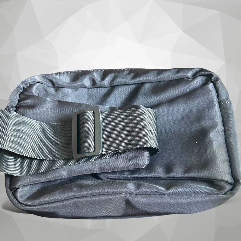 Steve Madden Harlem Belt Bag Festival of Culture Art DaQuane Cherry NWT - Picture 4 of 10